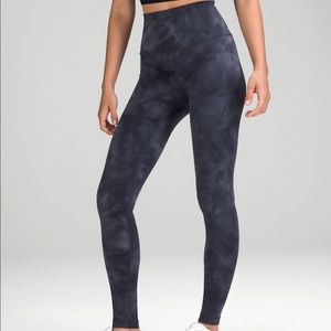 YOGALICIOUS | Lux 7/8 Tight | Marbled Navy & Black